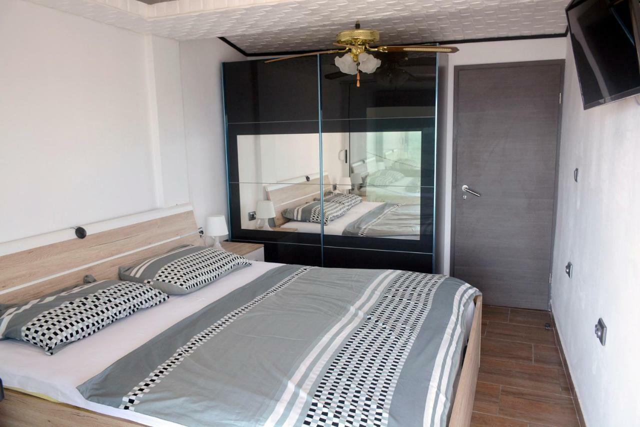Villa Iva Pisak Buitenkant foto